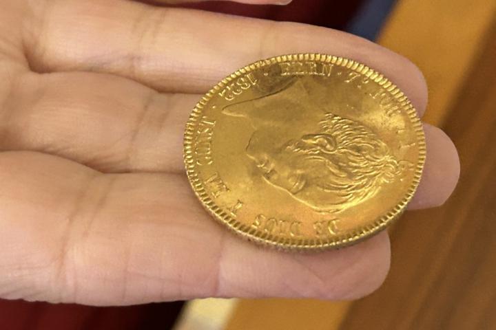 Una de las monedas