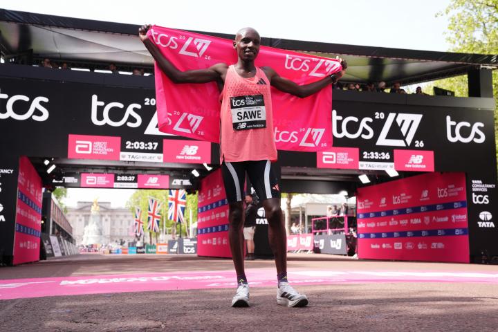 Sabastian Sawe, tras conseguir un histórico récord del mundo de maratón.