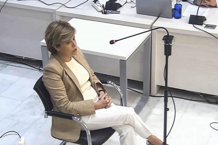 Captura de video de la señal de la Audiencia Nacional que muestra a la exdirigente del PP Soraya Sáenz de Santamaría declarando como testigo este lunes en el juicio del caso Kitchen