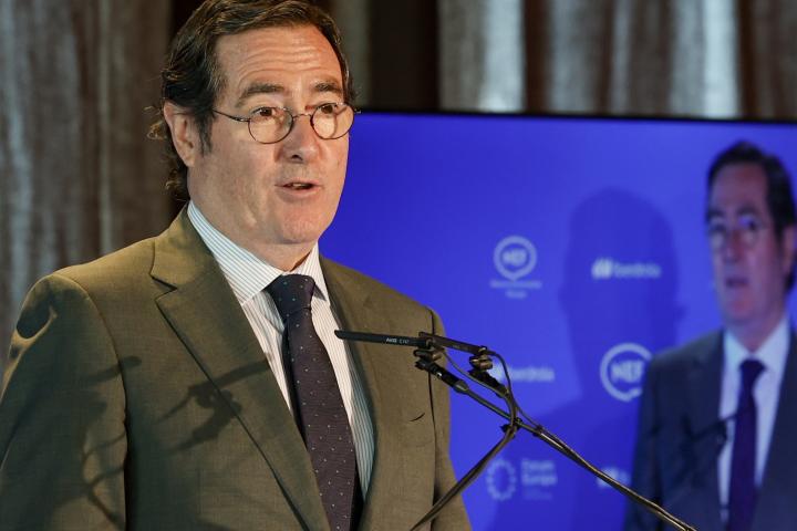 El presidente de la patronal CEOE, Antonio Garamendi, durante la presentación en el Fórum Europa Tribuna Mediterránea.