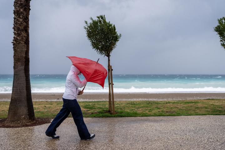 Un hombre en una tormenta
