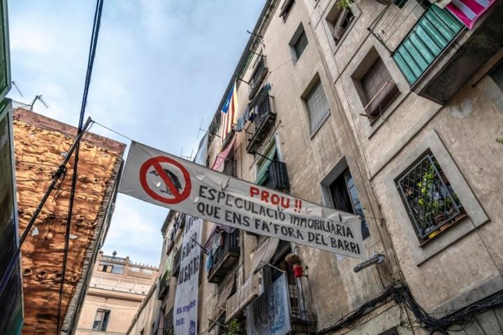 Protesta vecinal en Barcelona contra los 'fondos buitre'