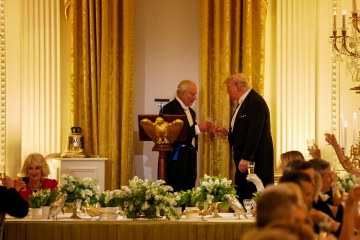 Trump y Carlos III durante un banquete en la Casa Blanca