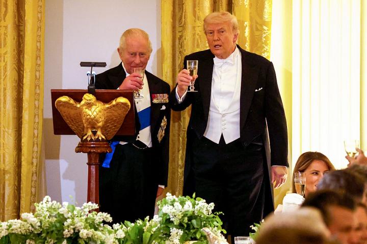 Carlos III y Donald Trump brindan en la Casa Blanca