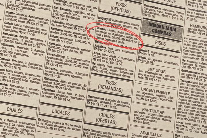 Página de anuncios clasificados en un periódico El País de los años 80
