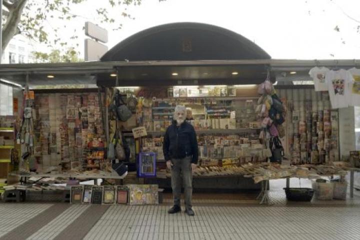 Mariano en su Kiosco.