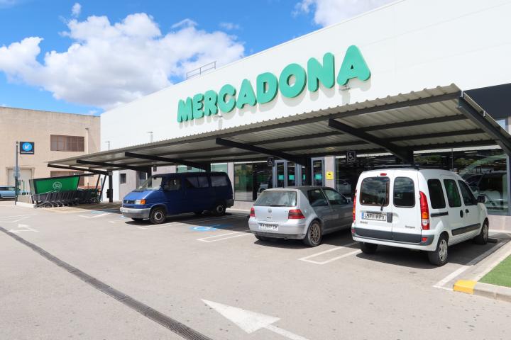 Aparcamiento de un Mercadona