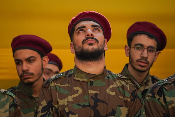 Integrantes de Hezbollah, en el funeral por uno de sus líderes caídos