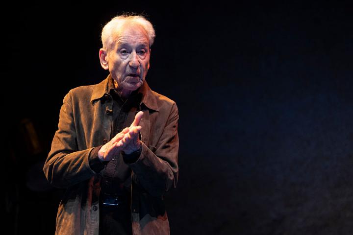 José Sacristán, durante una obra de teatro