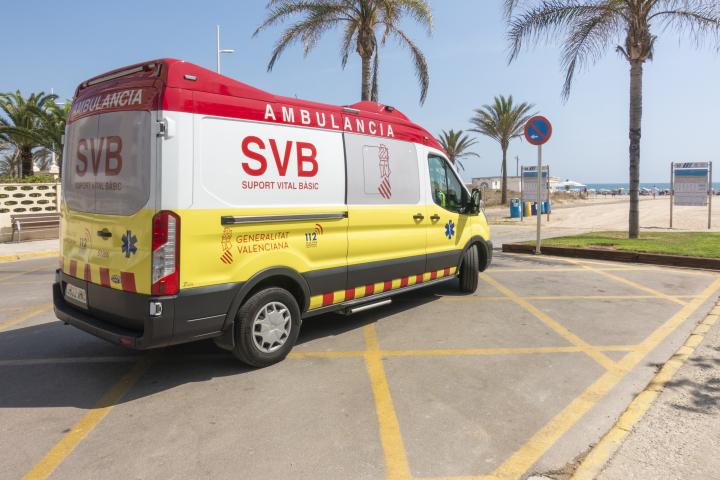 Imagen de archivo de una ambulancia en la Comunidad Valenciana.