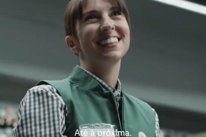 Cajera en un anuncio de Lidl en Portugal