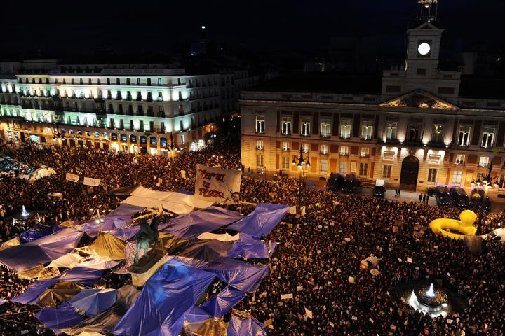 La Puerta del Sol el 19 de mayo de 2011 cuando la acampada de Madrid del Movimiento 15-M ya estaba más que asentada.