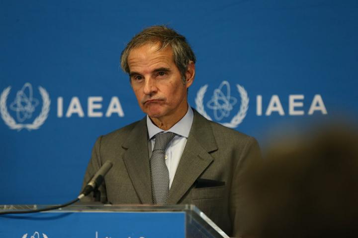 El director general del Organismo Internacional de Energía Atómica, Rafael Grossi, tras una junta de gobernadores sobre los ataques a Irán, el 2 de marzo de 2026, en Viena (Austria).