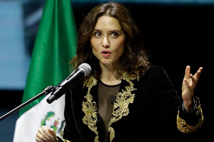 Ayuso vuelve a España y un catedrático de Historia le dedica estas palabras  tras su polémico viaje a México