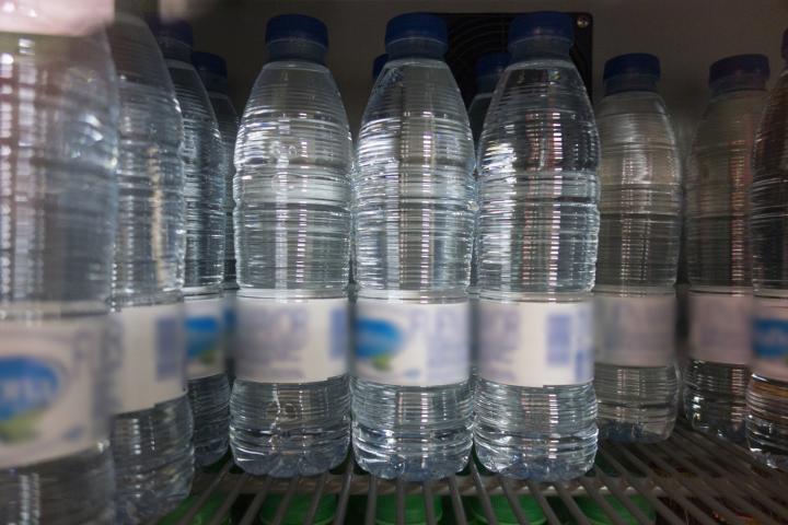Varias botellas de café.