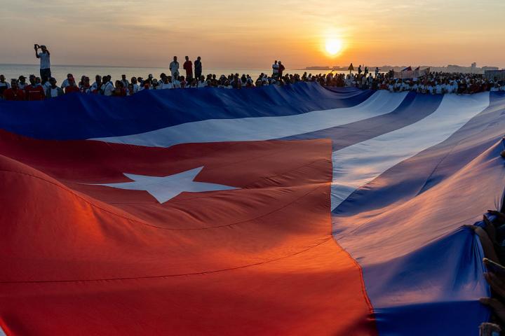 Celebraciones del Día Internacional de los Trabajadores, el 1 de mayo de 2026, cerca de la Embajada de EEUU en La Habana (Cuba), para protestar contra las sanciones y los bloqueos norteamericanos.