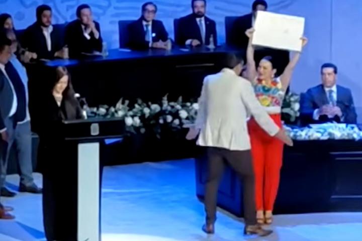 La presidenta madrileña, Isabel Díaz Ayuso, ha visto cómo una regidora de la formación Morena boicoteaba el acto de entrega de llaves de la Ciudad de Aguascalientes.