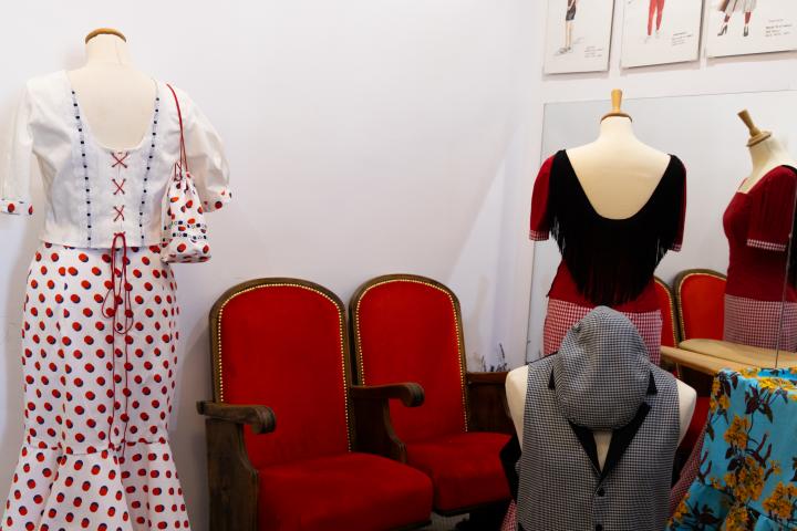 Trajes de chulapa y chaleco de chulapo en Carmen 17