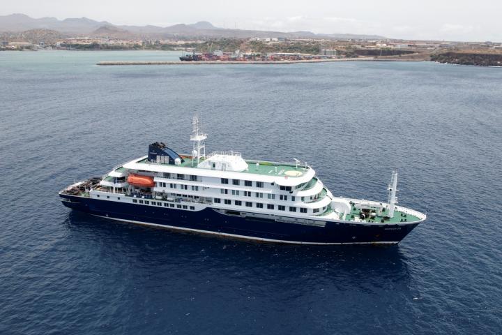 El buque MV Hondius, en Cabo Verde.