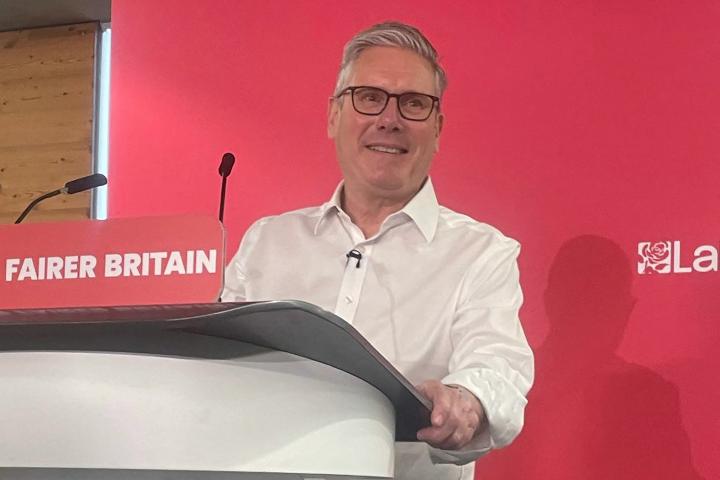 El primer ministro de Reino Unido, sir Keir Starmer, durante su discurso tras la debacle del Partido Laborista en las últimas elecciones municipales.