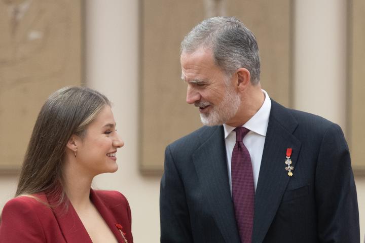 La princesa Leonor y Felipe VI en uno de los actos por el 50º aniversario de la monarquía