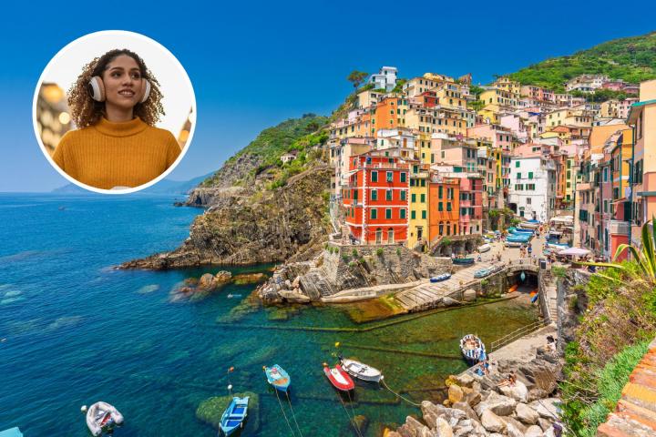 Cinque Terre, Vernazza y una mujer con auriculares