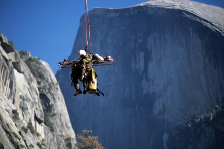 Operación de rescate en una montaña