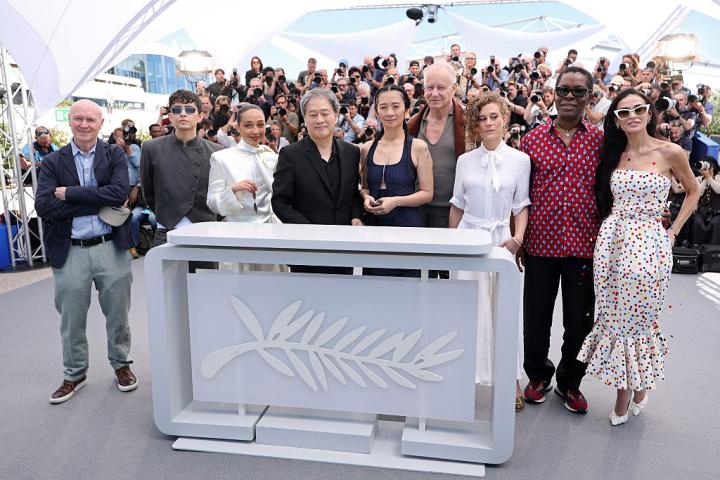 Los miembros del jurado de Cannes Diego Céspedes, Ruth Negga, Park Chan-wook, Chloé Zhao, Stellan Skarsgård, Laura Wandel, Isaach de Bankolé y Demi Moore.
