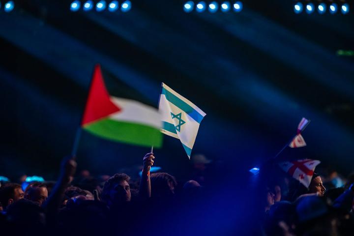 Banderas de Israel y Palestina en la primera semifinal de Eurovisión 2026.