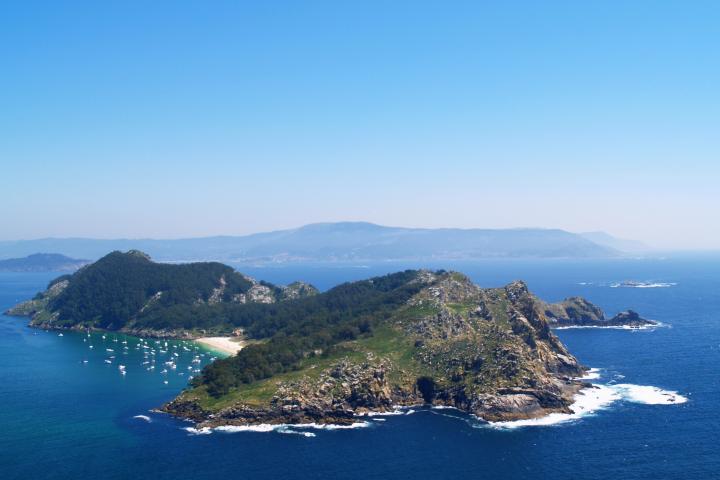 Las Islas Cíes están situadas en la ría de Vigo, en Pontevedra.
