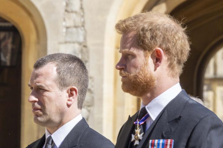 Peter Phillips y el príncipe Harry en el funeral de su abuelo, el duque de Edimburgo