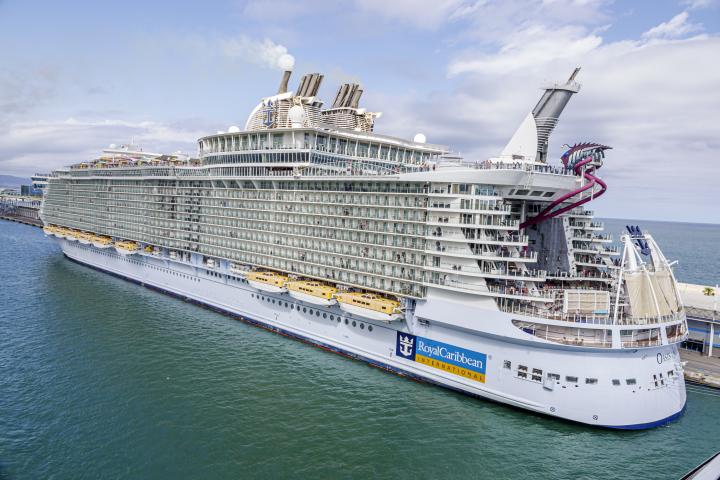 Crucero en el puerto de Barcelona.