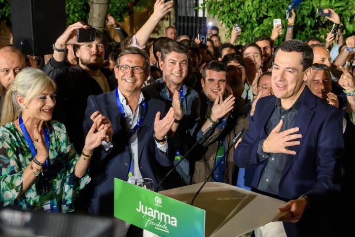 Juanma Moreno Bonilla celebra su victoria en las elecciones de Andalucía