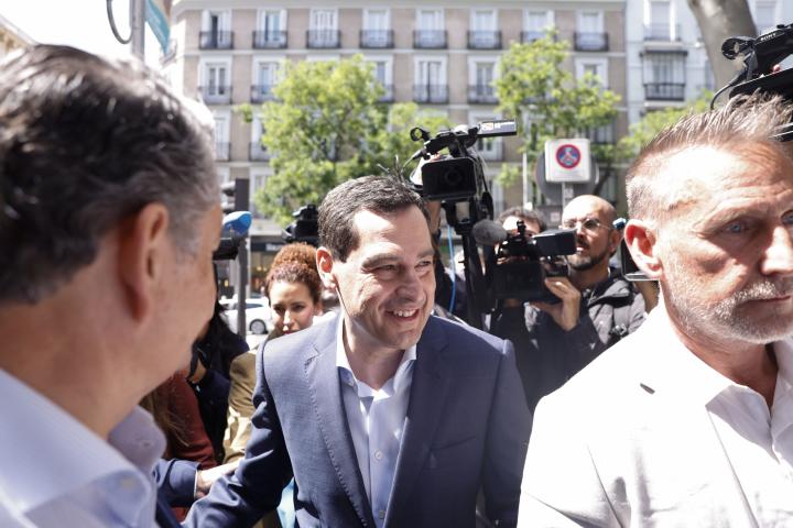 Juanma Moreno, llega a la sede nacional del PP tras las elecciones andaluzas en las que ha perdido la absoluta.