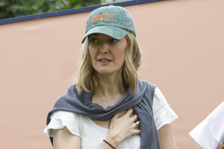 Marta Ortega, con la gorra de la colaboración de Bad Bunny