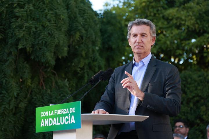 TOMARES, SEVILLE ANDALUSIA, SPAIN - MAY 12: The president of the Partido Popular, Alberto Nuñez Feijoo, closes a rally in Tomares. On 12 May 2026, in Tomares, Seville (Andalusia, Spain).  The head of the Partido Popular list for the province of Seville, Patricia del Pozo, and the mayor of Tomares, Jose Maria Soriano, accompanied the president of the Partido Popular, Alberto Nuñez Feijoo, at the closing of a public campaign rally in Tomares. (Photo By Rocio Ruz/Europa Press via Getty Images)