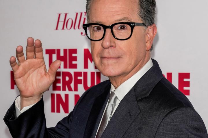 El cómico Stephen Colbert, a su llegada llega al evento 'Las personas más poderosas de los medios', organizado por The Hollywood Reporter, en Nueva York, el 7 de mayo de 2026. REUTERS/Eduardo Muñoz