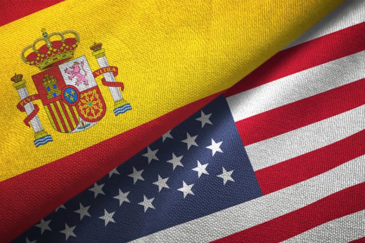 La bandera española y la estadounidense.