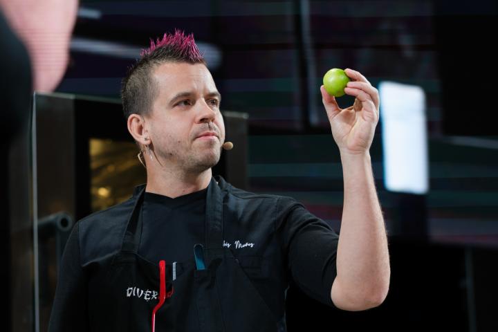 El chef español David Muñoz, conocido como Dabiz Muñoz, del restaurante Diverxo, durante la edición del congreso gastronómico internacional Madrid Fusión celebrada en IFEMA, Madrid.