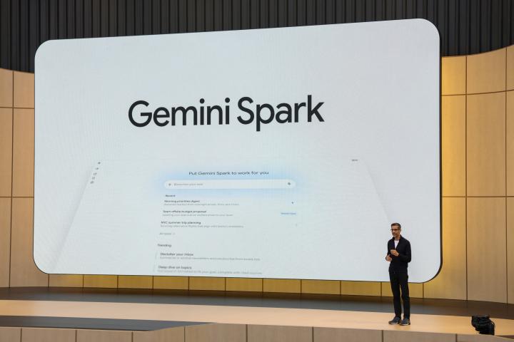 El CEO de Google, Sundar Pichai, hablando del Gemini Spark en el Google I/O 2026.