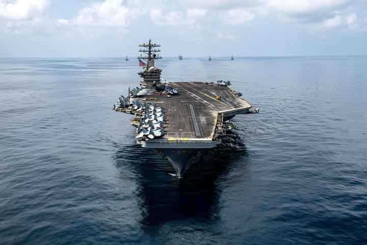 El portaaviones USS Nimitz (CVN 68) y el destructor de misiles guiados USS Gridley (DDG 101), en una imagen de archivo facilitada por el Comando Sur norteamericano.