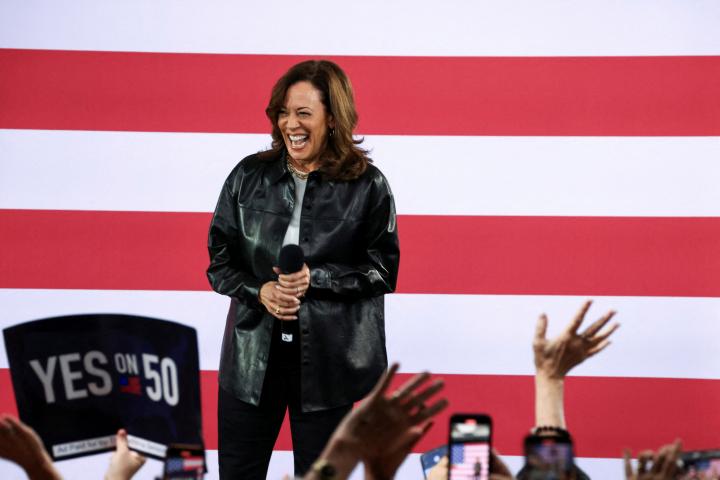 Kamala Harris, la que fuera vicepresidenta de EEUU, el 4 de noviembre de 2025, en el Centro de Convenciones de Los Ángeles, en un acto contra la manipulación electoral.