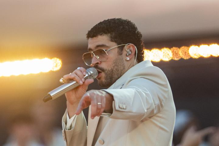 Bad Bunny en uno de sus conciertos en Barcelona de su gira 'DeBÍ TiRAR MáS FOToS'