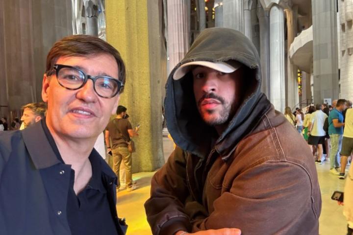 Salvador Illa, junto a Bad Bunny en la Sagrada Familia