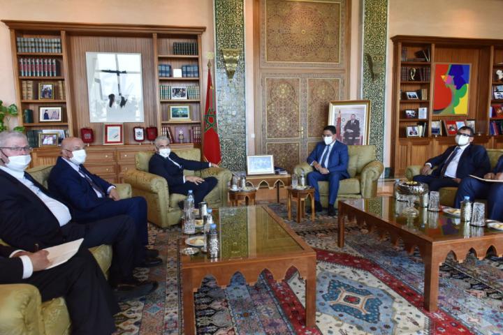 El entonces ministro de Exteriores de Israel, Yair Lapid, se reúne con el ministro de Asuntos Exteriores de Marruecos, Nasir Burita, en Rabat (Marruecos), el 11 de agosto de 2021.