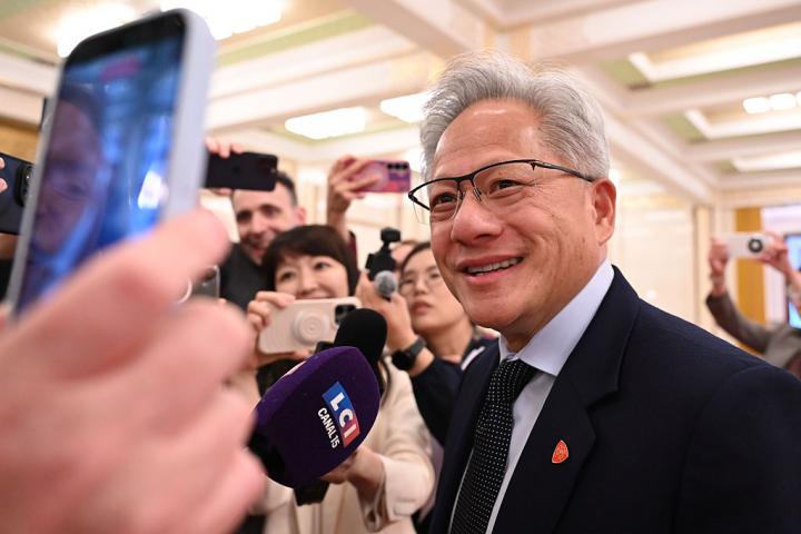 Jensen Huang, CEO de Nvidia, en Pekín durante el viaje de Donald Trump y destacados empresarios a China