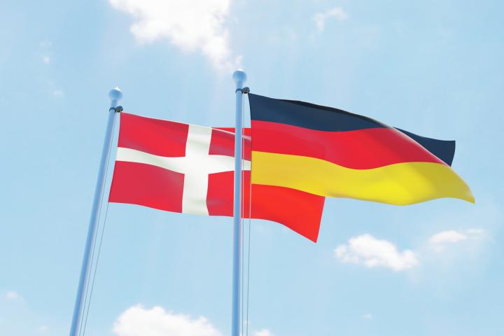 Banderas de Dinamarca y Alemania, en una recreación 3D