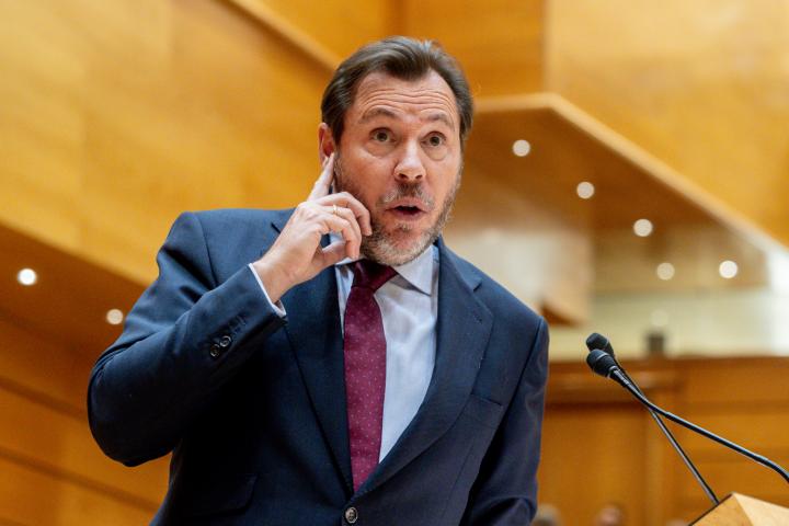 El ministro de Transportes, Óscar Puente, durante una sesión de control en el Senado.