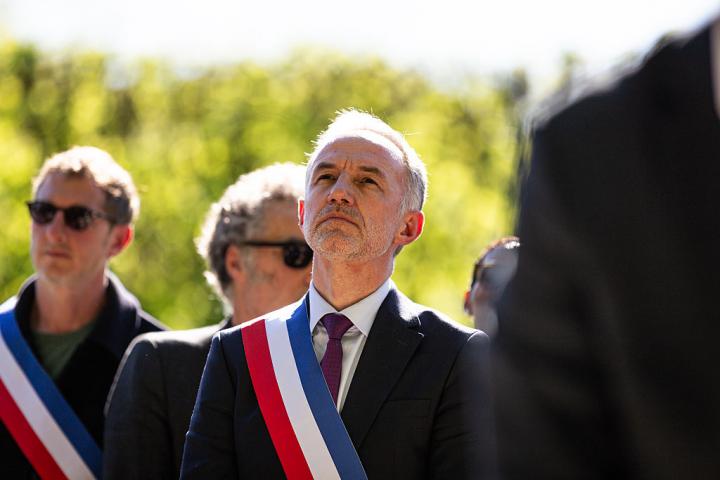Emmanuel Gregoire, alcalde de París, en una ceremonia por las víctimas tutsis en Ruanda, en el Jardín del Recuerdo del Parque de Choisy, el 7 de abril de 2026.