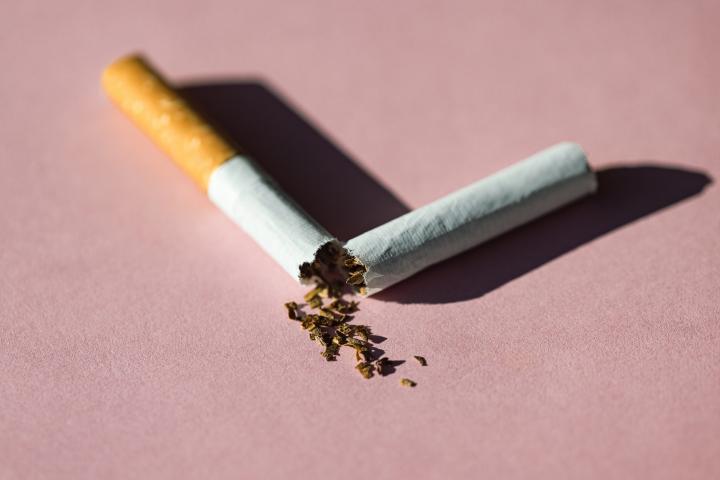 Un cigarro roto, en una imagen de archivo
